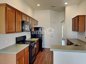 386 Stennis in Kyle, TX - Foto de edificio - Building Photo