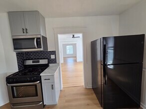 5706 22nd Ave, Unit Upper in Kenosha, WI - Foto de edificio - Building Photo