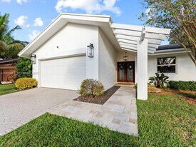 10921 SW 116th Ave in Miami, FL - Building Photo