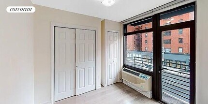 821 Ninth Avenue 4A in New York, NY - Foto de edificio - Building Photo