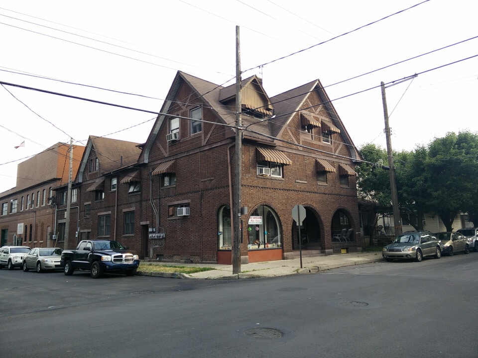 193 Zerby Ave, Unit 2L Photo