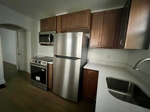 897 Thomas Rd in Grandview Heights, OH - Foto de edificio - Building Photo