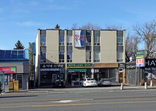 6030 Yonge St in Toronto, ON - Building Photo - Building Photo