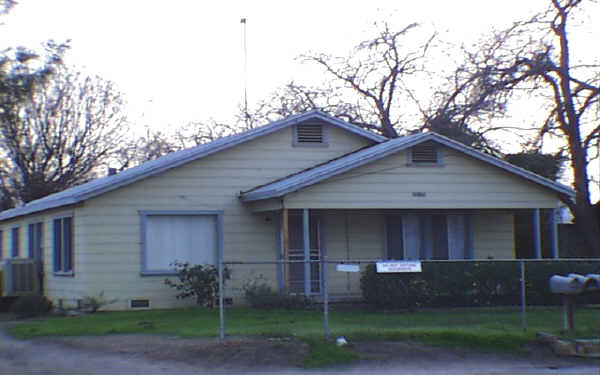 26157 9th St in Highland, CA - Building Photo