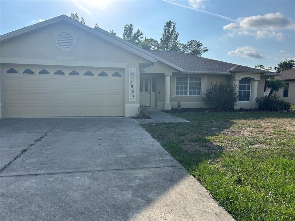1651 S Cranberry Blvd in North Port, FL - Building Photo