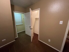 522 North St, Unit 2 in Pettus, TX - Building Photo