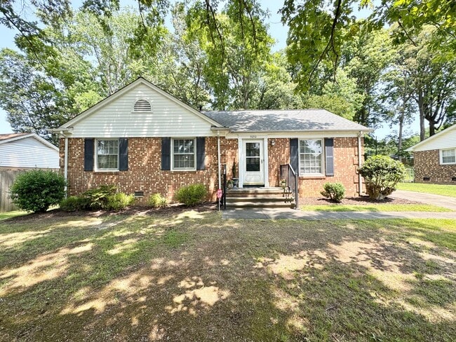 property at 3030 Robin Hood Dr