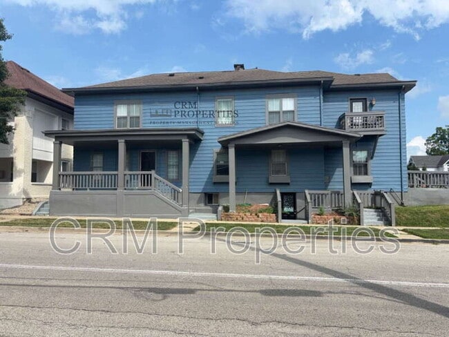 property at 302 E Walnut St