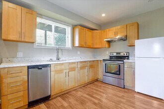 12882 Viscaino Rd in Los Altos Hills, CA - Building Photo - Building Photo