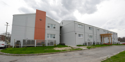 Delaware Plaza Apartments in Norfolk, VA - Building Photo - Building Photo