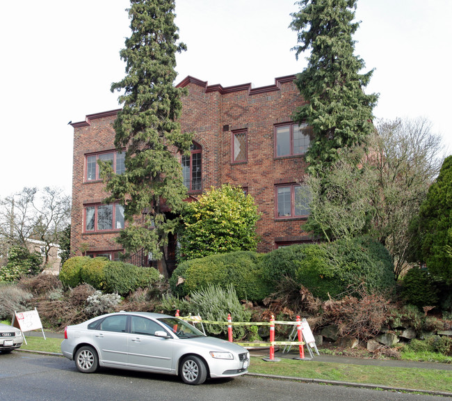 Sharnnon Apartments in Seattle, WA - Building Photo - Building Photo