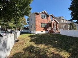 241-01 Caney Rd in Queens, NY - Building Photo