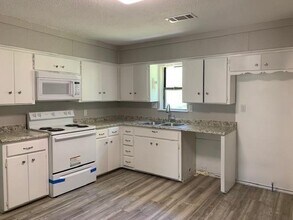 719 E Chestnut St in Denison, TX - Building Photo - Building Photo