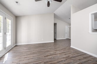 7145 W Friendly Ave in Greensboro, NC - Building Photo - Building Photo