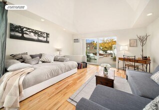 238 E 74th St in New York, NY - Building Photo - Building Photo