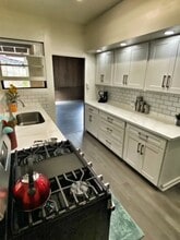 2886 Komaia Pl in Honolulu, HI - Foto de edificio - Building Photo