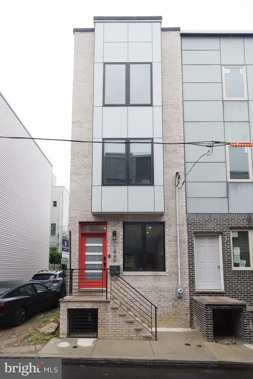 1449 N Myrtlewood St in Philadelphia, PA - Building Photo - Building Photo