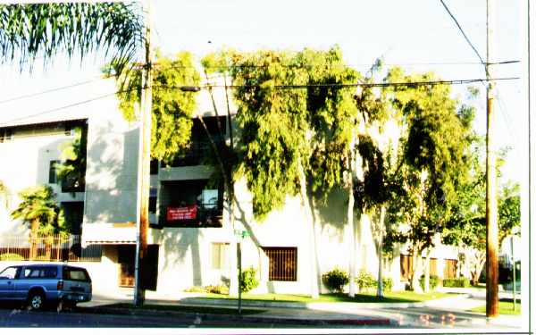 Verona in Santa Ana, CA - Building Photo - Building Photo