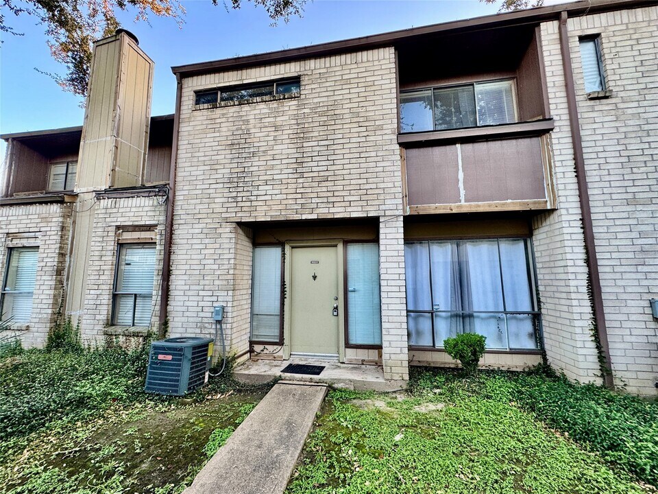 8315 Augustine Dr in Houston, TX - Building Photo