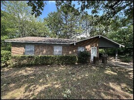 609 Nan Cir in Little Rock, AR - Building Photo