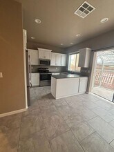 2069 Lake Wind Dr in Eugene, OR - Foto de edificio - Building Photo