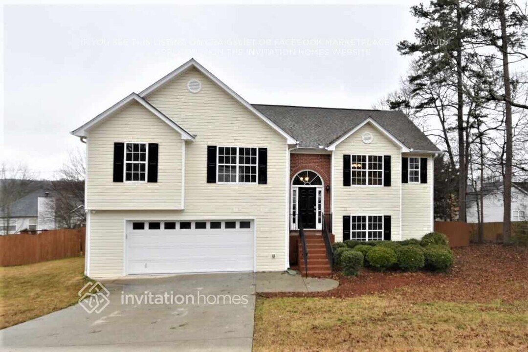 3898 Duncan Ives Dr in Buford, GA - Building Photo