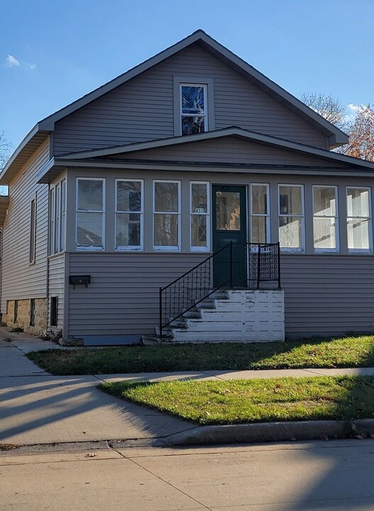 431 W 17th Ave in Oshkosh, WI - Building Photo