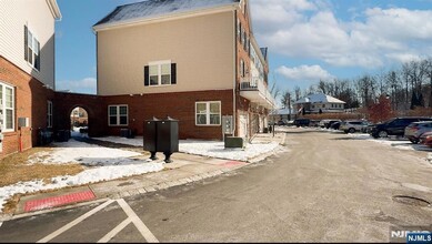 54 Landmark Ln, Unit 54 in Fair Lawn, NJ - Foto de edificio - Building Photo