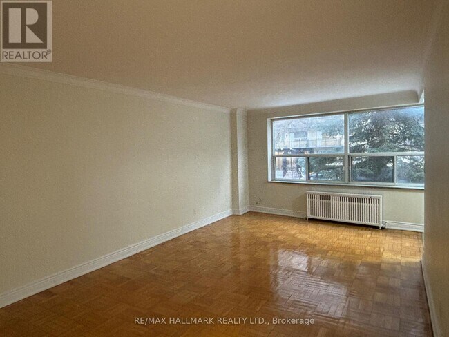 134 Lawton Blvd in Toronto, ON - Building Photo - Building Photo