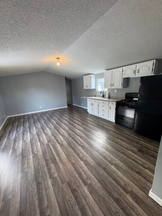 210 Bluff St in Williamsport, IN - Building Photo