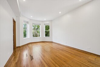 2751 W Logan Blvd in Chicago, IL - Building Photo - Building Photo