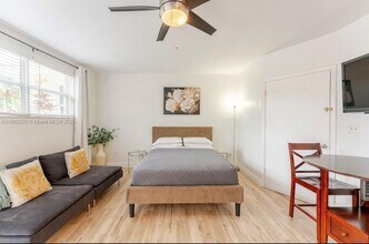 370 NE 159th St in Miami, FL - Building Photo - Building Photo