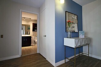 11 W Chestnut St in Chicago, IL - Building Photo - Building Photo