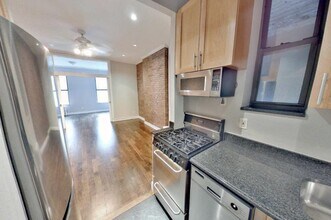 724 Tenth Avenue in New York, NY - Building Photo - Building Photo