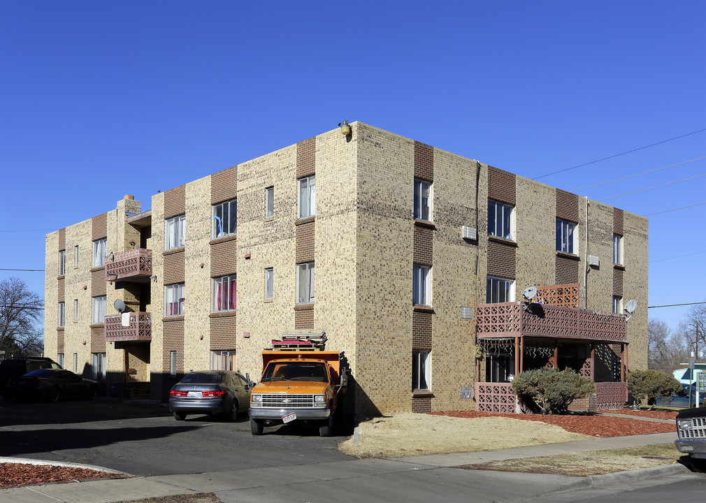 Chester Street Apartments in Aurora, CO - Building Photo