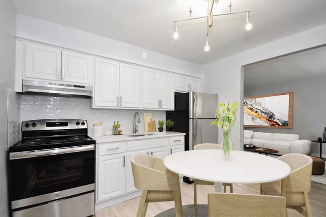 7200 Marion Ave in Levittown, PA - Foto de edificio - Building Photo