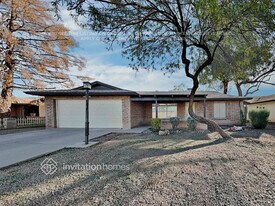 11033 N 57th Dr in Glendale, AZ - Building Photo