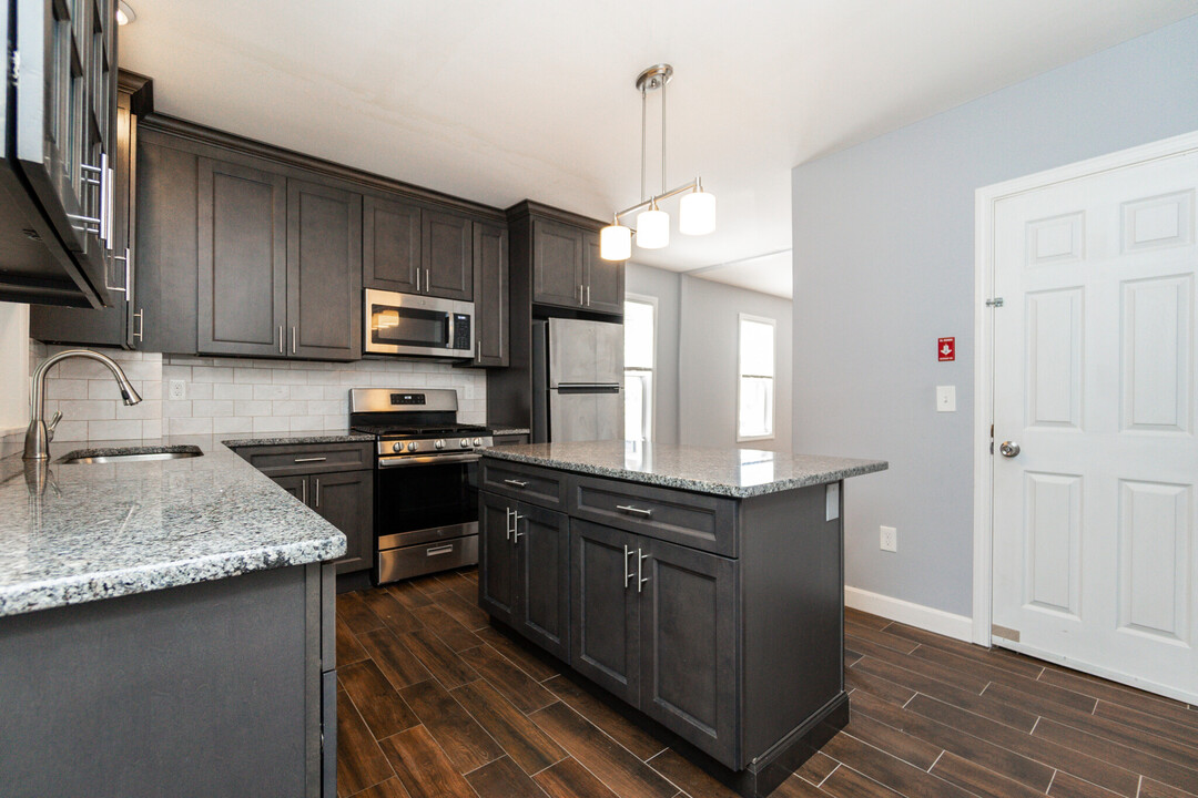 157 Spring St, Unit #1 in Medford, MA - Foto de edificio