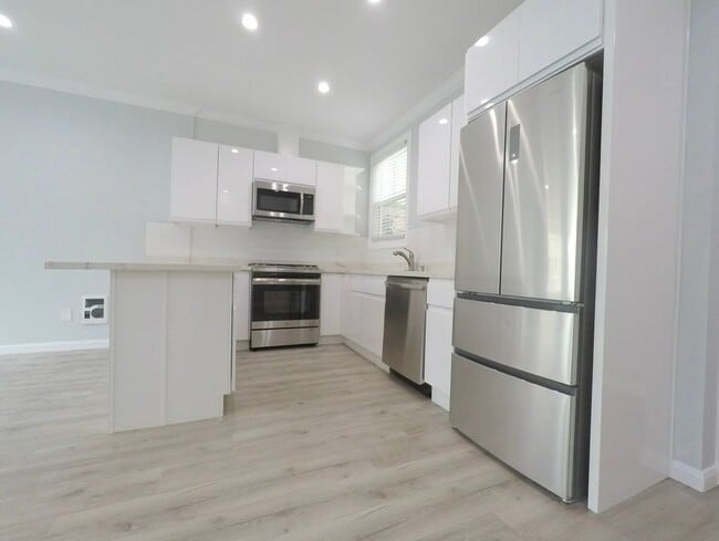 2404 Telegraph Ave in Oakland, CA - Building Photo - Building Photo