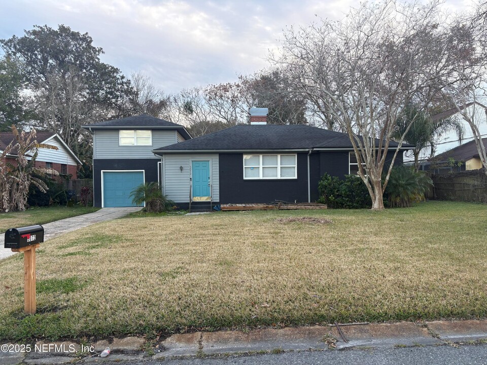 5072 French St in Jacksonville, FL - Building Photo