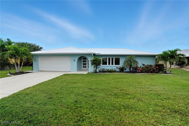 6163 Plumosa Ave in Ft. Myers, FL - Building Photo - Building Photo