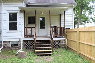 210 E Park St in Champaign, IL - Building Photo - Building Photo