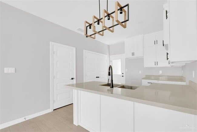 909 W 13th St, Unit 2 in San Juan, TX - Building Photo - Building Photo