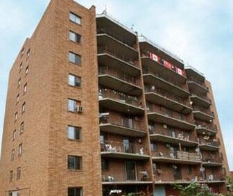 Caron Tower in Windsor, ON - Foto de edificio