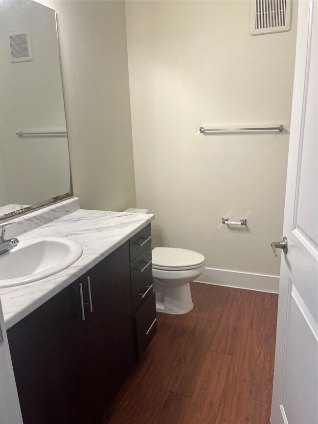 7625 Hammerly Blvd-Unit -320 in Houston, TX - Building Photo - Building Photo