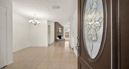 1504 Regency Ct in Friendswood, TX - Foto de edificio - Building Photo