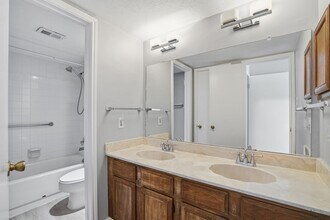 2535 Wedglea Dr in Dallas, TX - Foto de edificio - Building Photo