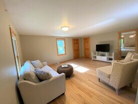 N40W27368 Glacier Rd, Unit Upper in Pewaukee, WI - Building Photo