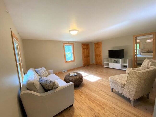 N40W27368 Glacier Rd, Unit Upper, Unit Upper