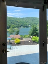 14 Lake Dr N in New Fairfield, CT - Building Photo - Building Photo